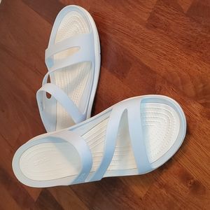 Crocs Swiftwater Sandal, size 10, Ice blue/white